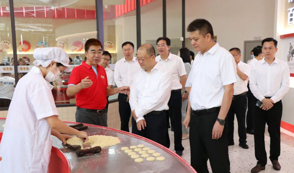 推動“山水情誼”走深走實，六盤水市市長李巍一行到中山咀香園調(diào)研